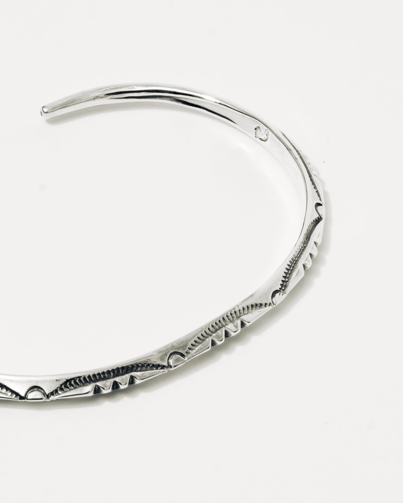 Men's Extra Thin Triangle Tapered End Bracelet (3 Point)