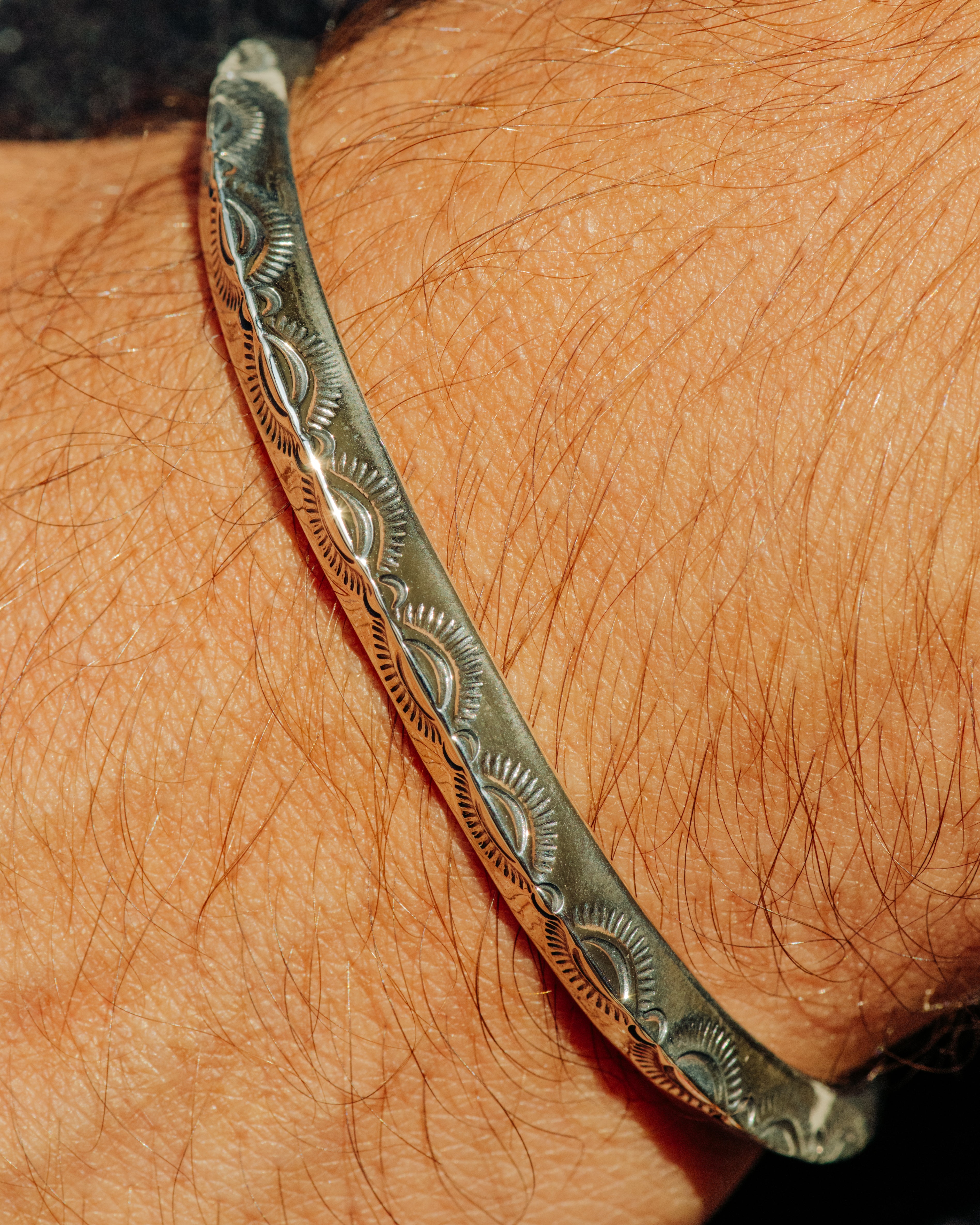 Men's Thin Triangle Tapered End Bracelet (Leaf)