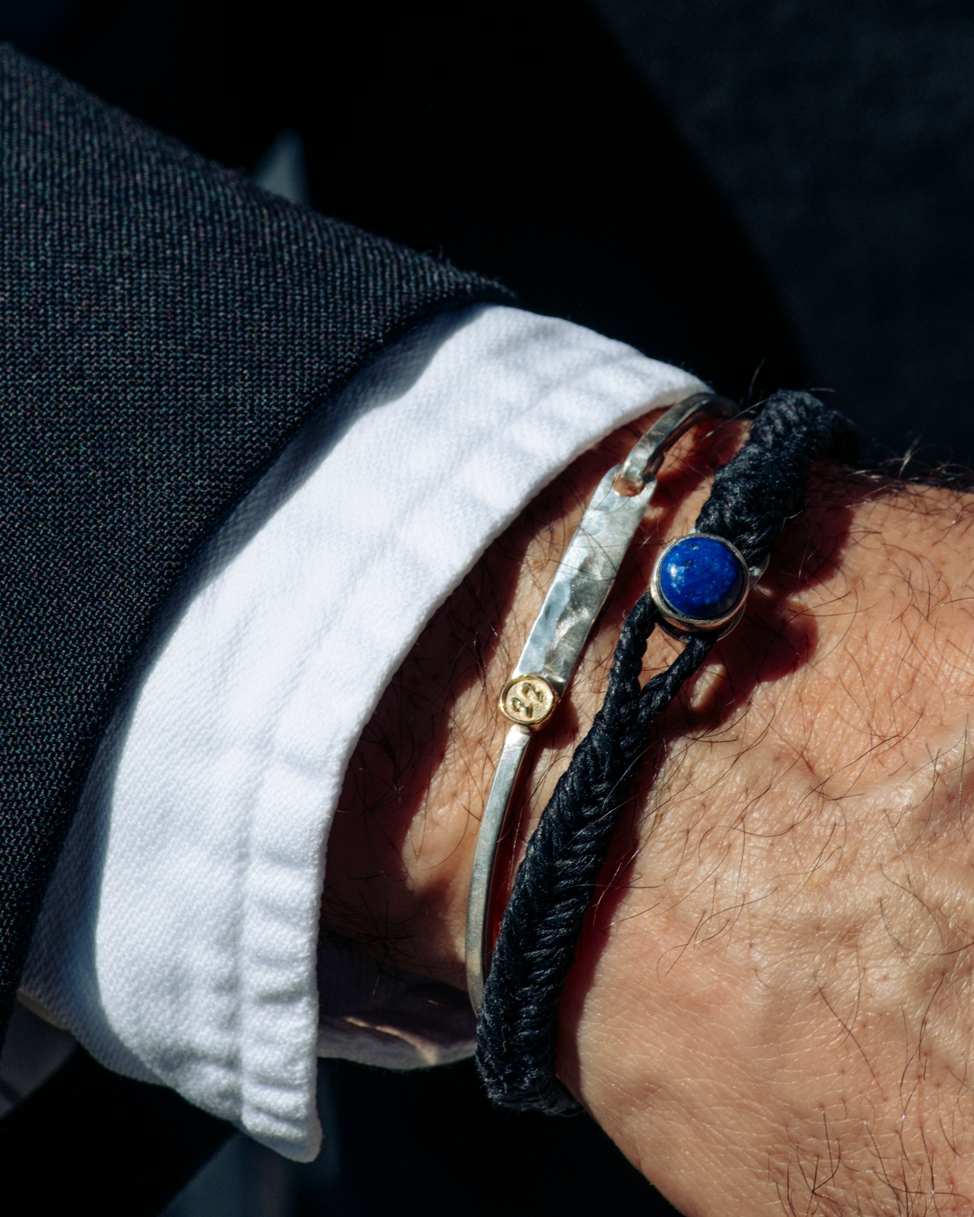 Lapis Button Fishtail Bracelet in Black